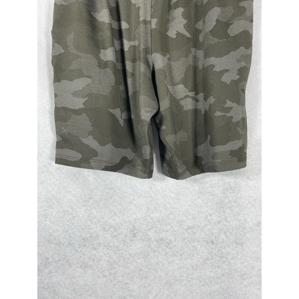 Lululemon Linerless Shorts Men's Medium Green 9